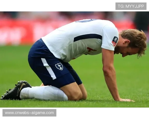 队长凯恩赛后安慰队友，热刺精神领袖作用